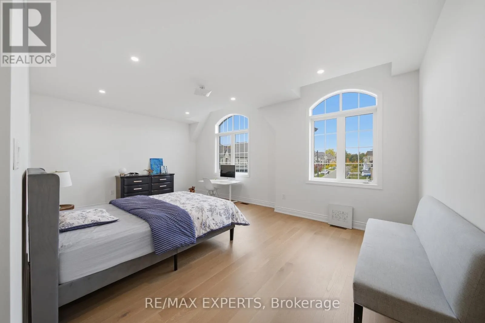 211 STORMONT TRAIL