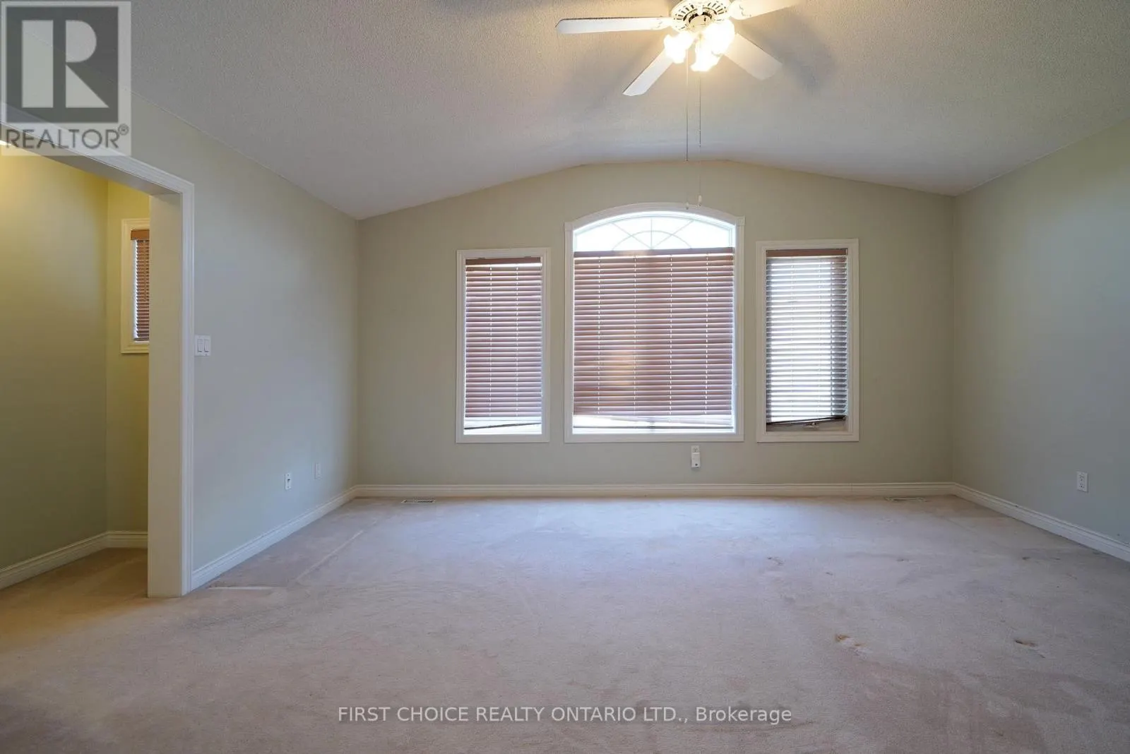 6 FOREST LINK COURT