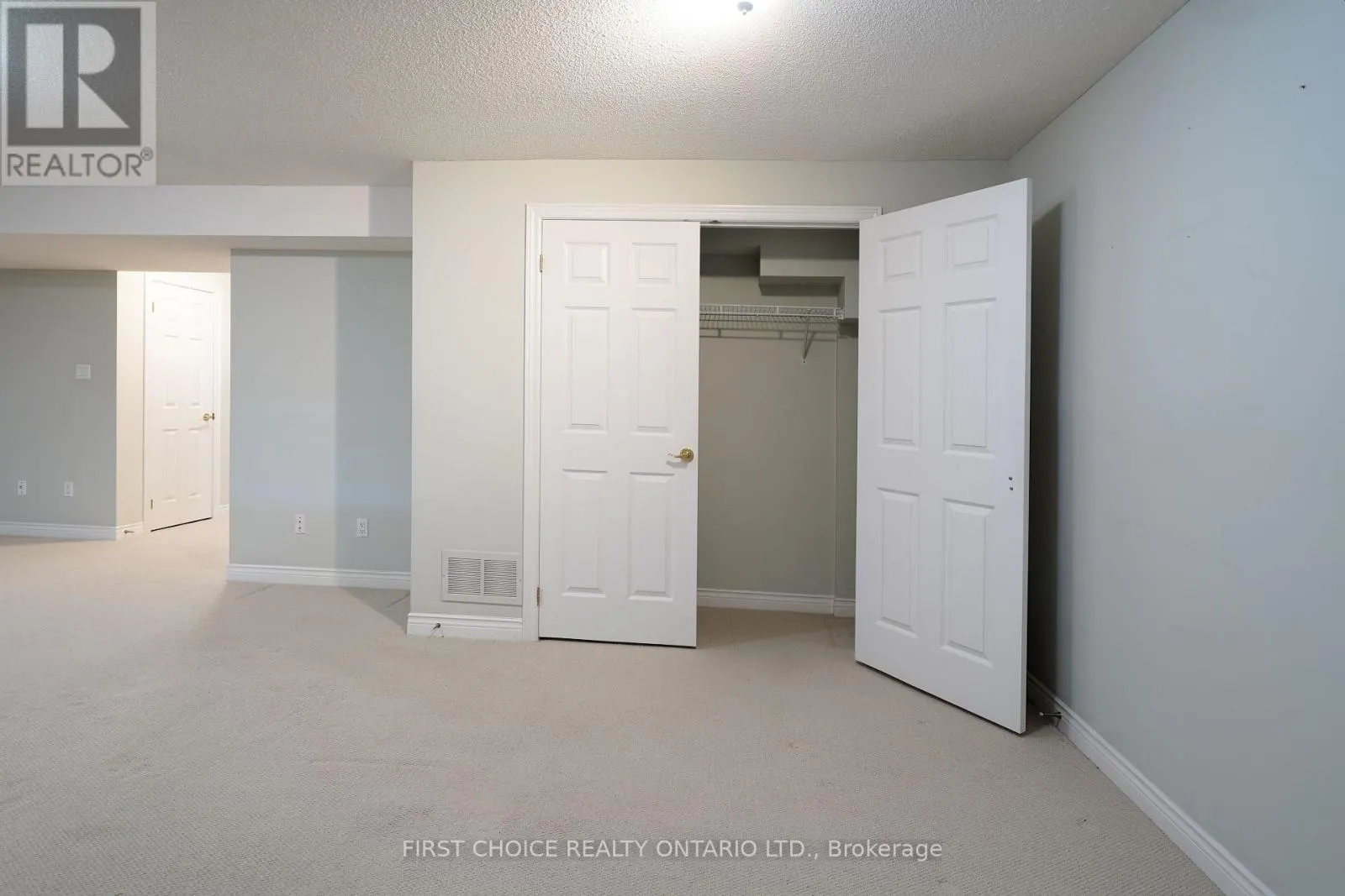6 FOREST LINK COURT