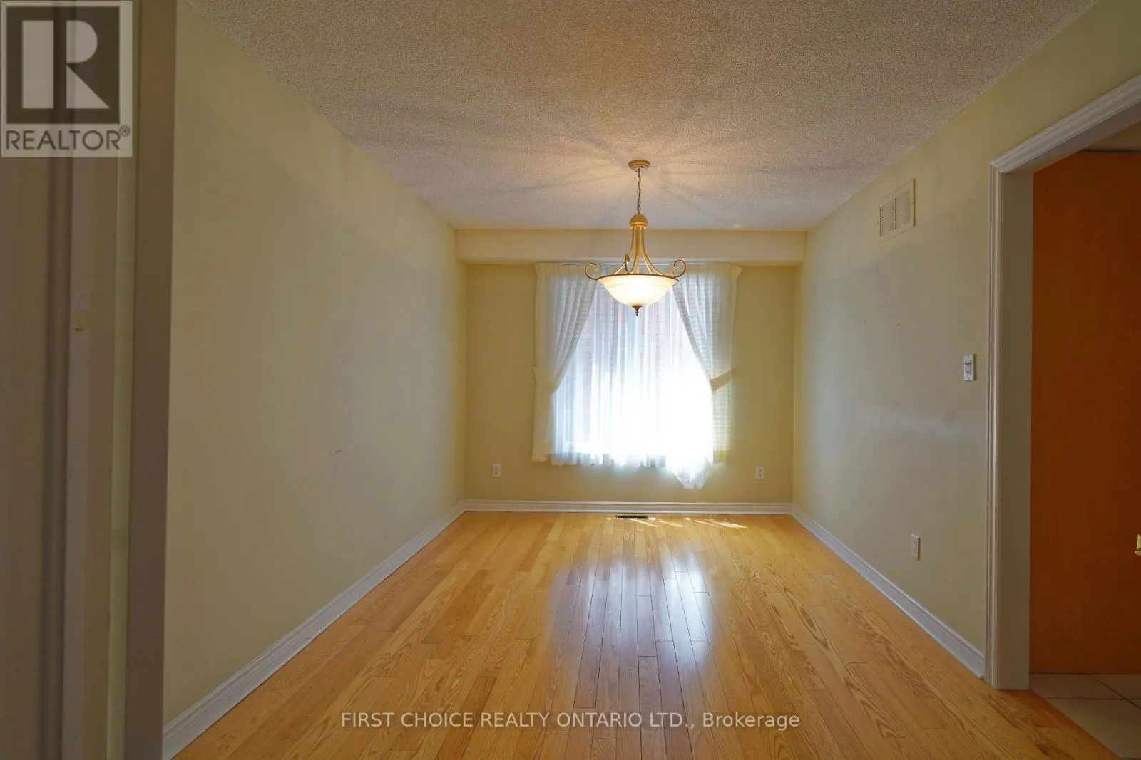 6 FOREST LINK COURT