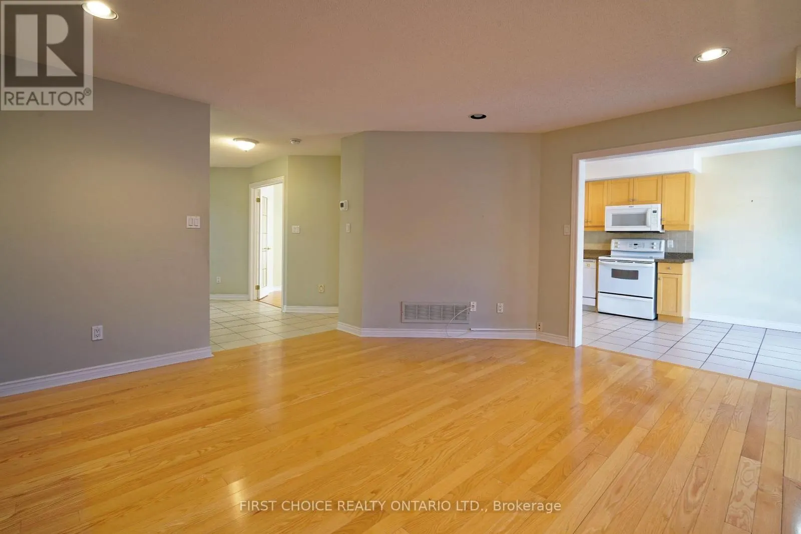 6 FOREST LINK COURT