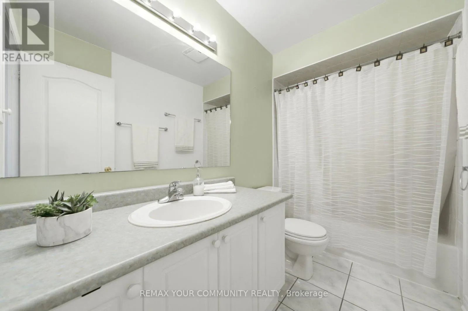 4 DANIEL REAMAN CRESCENT