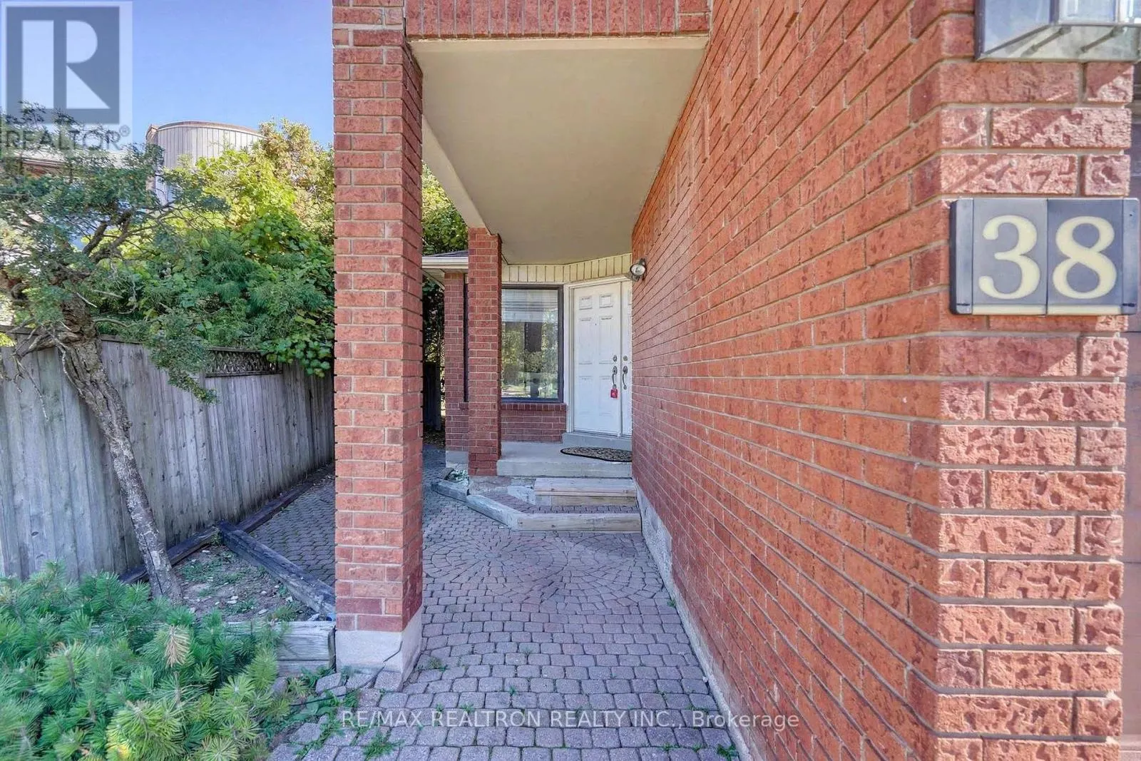 38 KIMBERGATE WAY