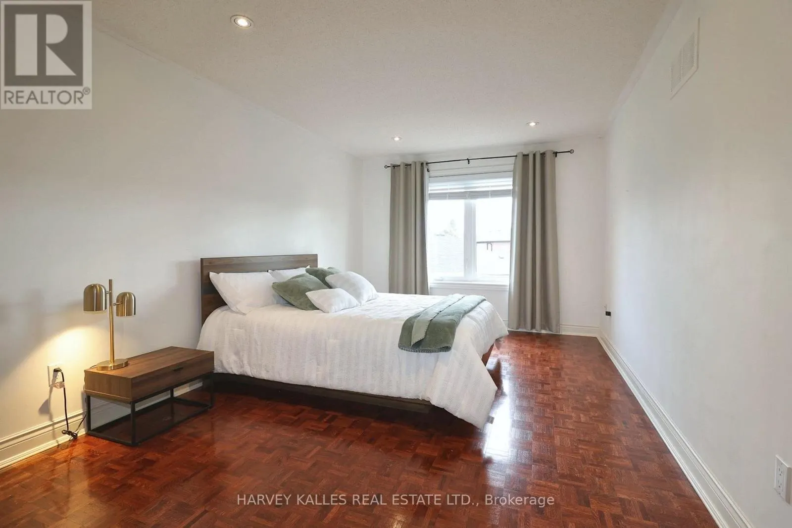 35 WATER GARDEN LANE