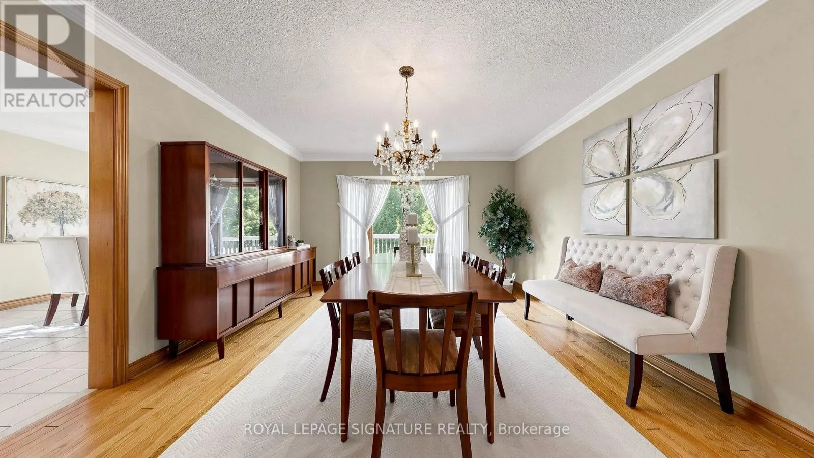 8 ROYAL GARDEN BOULEVARD