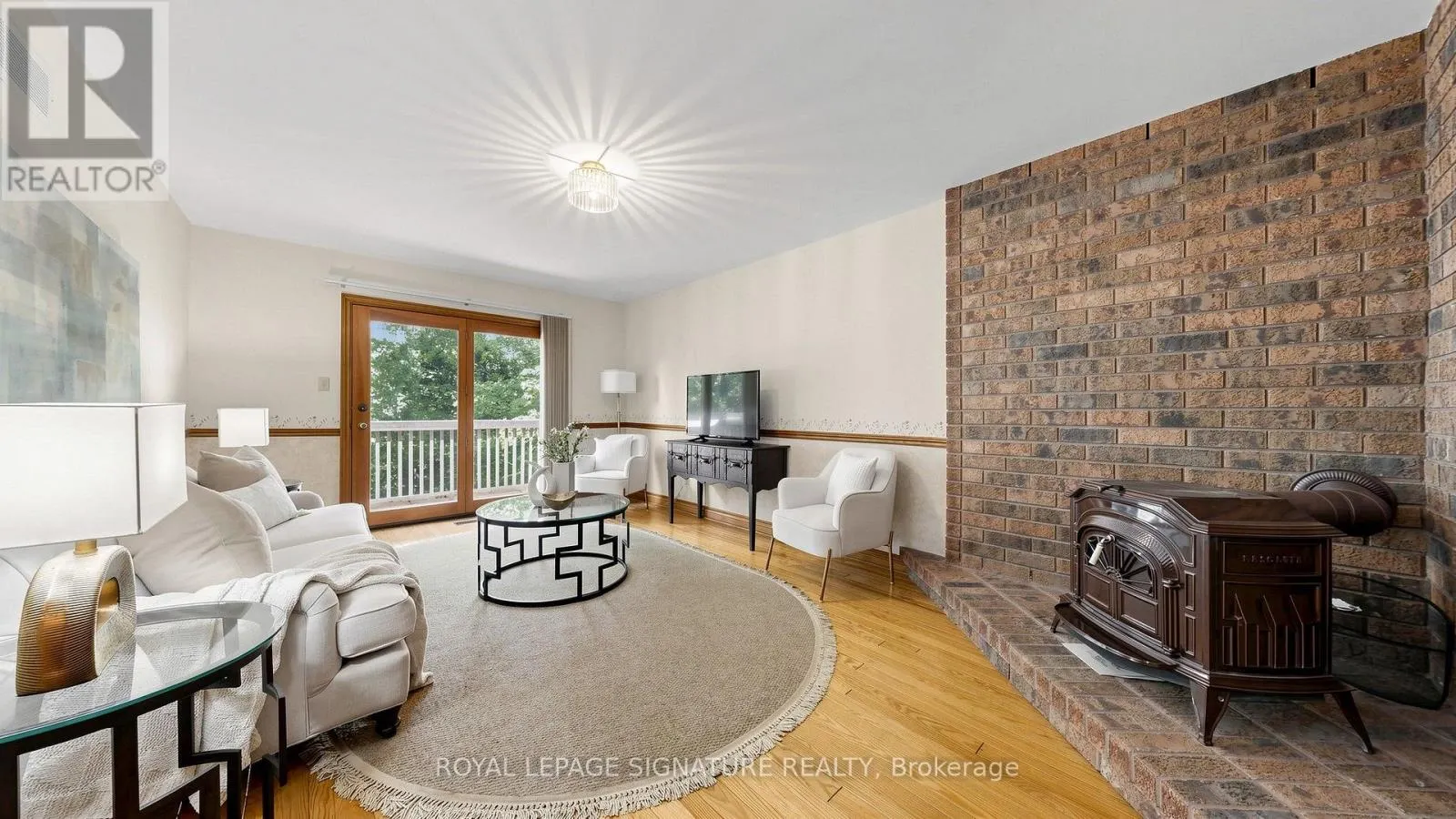 8 ROYAL GARDEN BOULEVARD