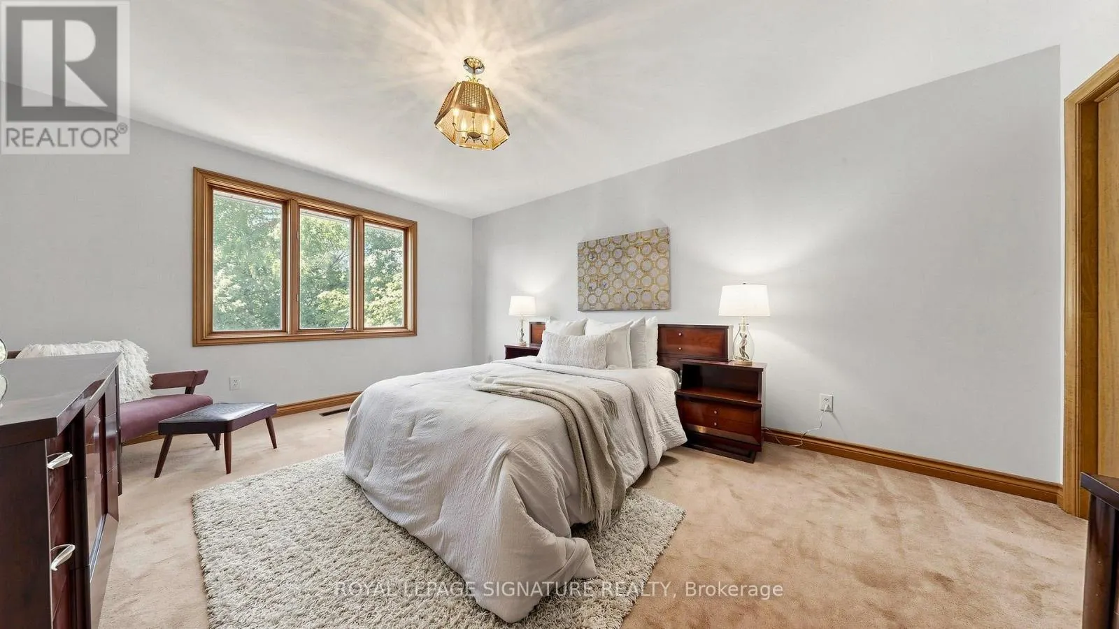 8 ROYAL GARDEN BOULEVARD