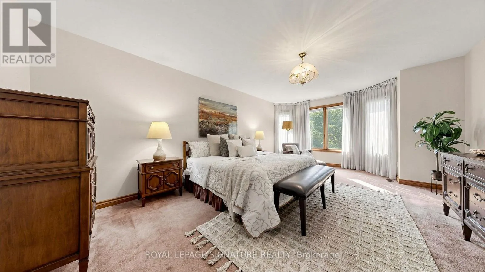 8 ROYAL GARDEN BOULEVARD