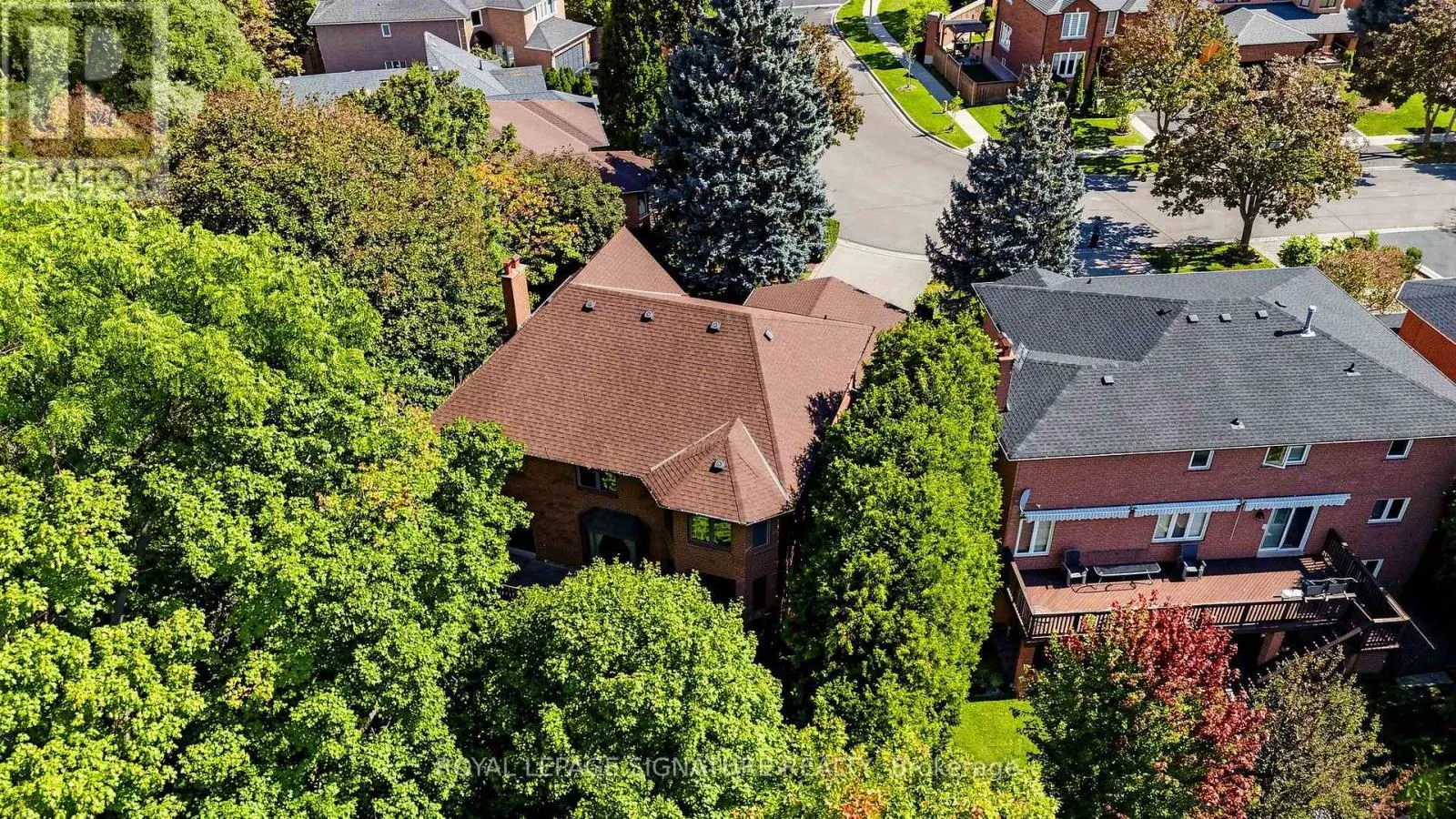 8 ROYAL GARDEN BOULEVARD