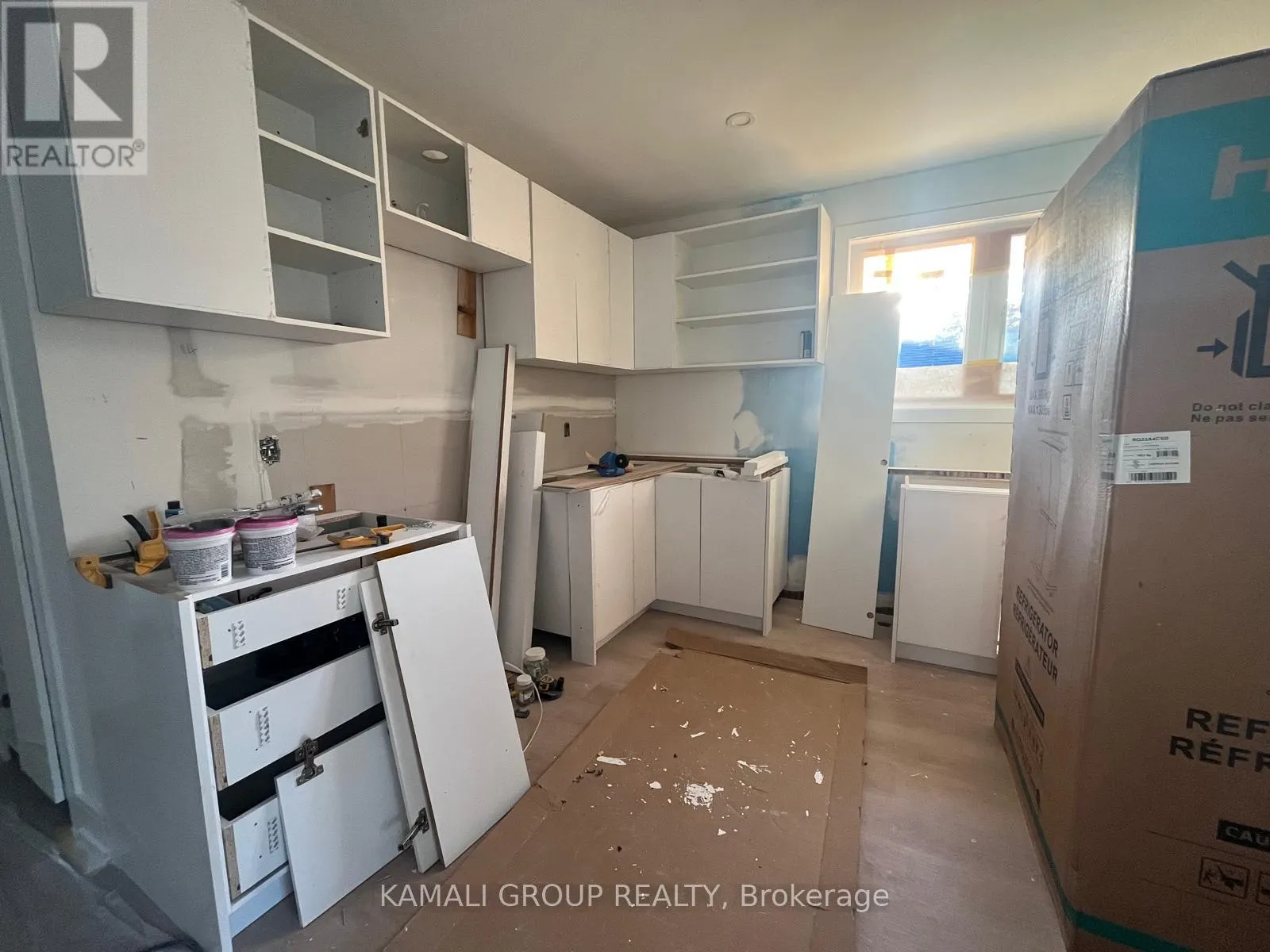 MAIN - 52 WALTER AVENUE