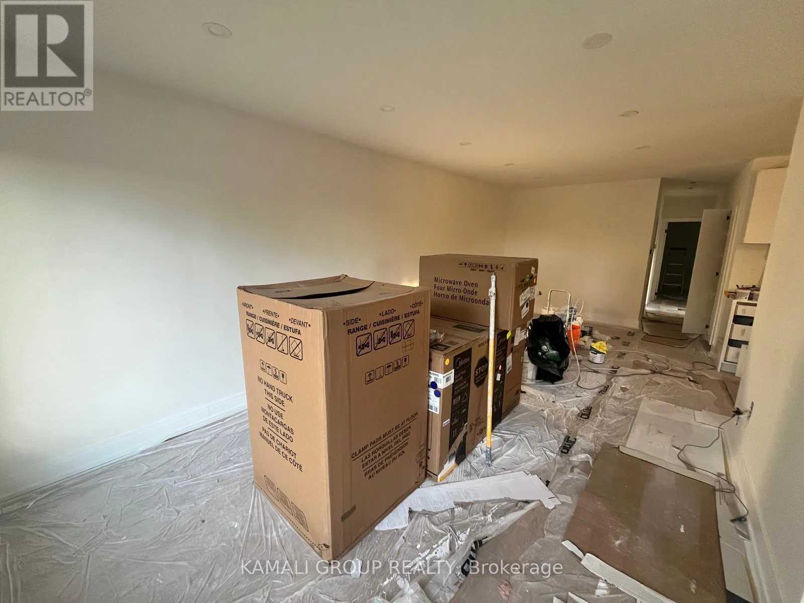MAIN - 52 WALTER AVENUE