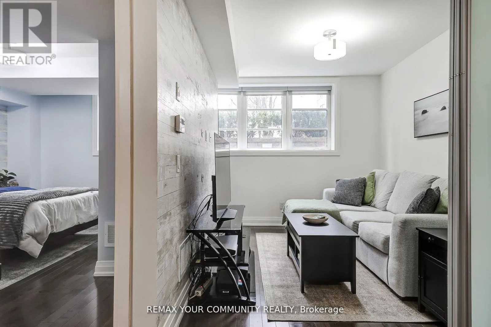 29 - 8169 KIPLING AVENUE