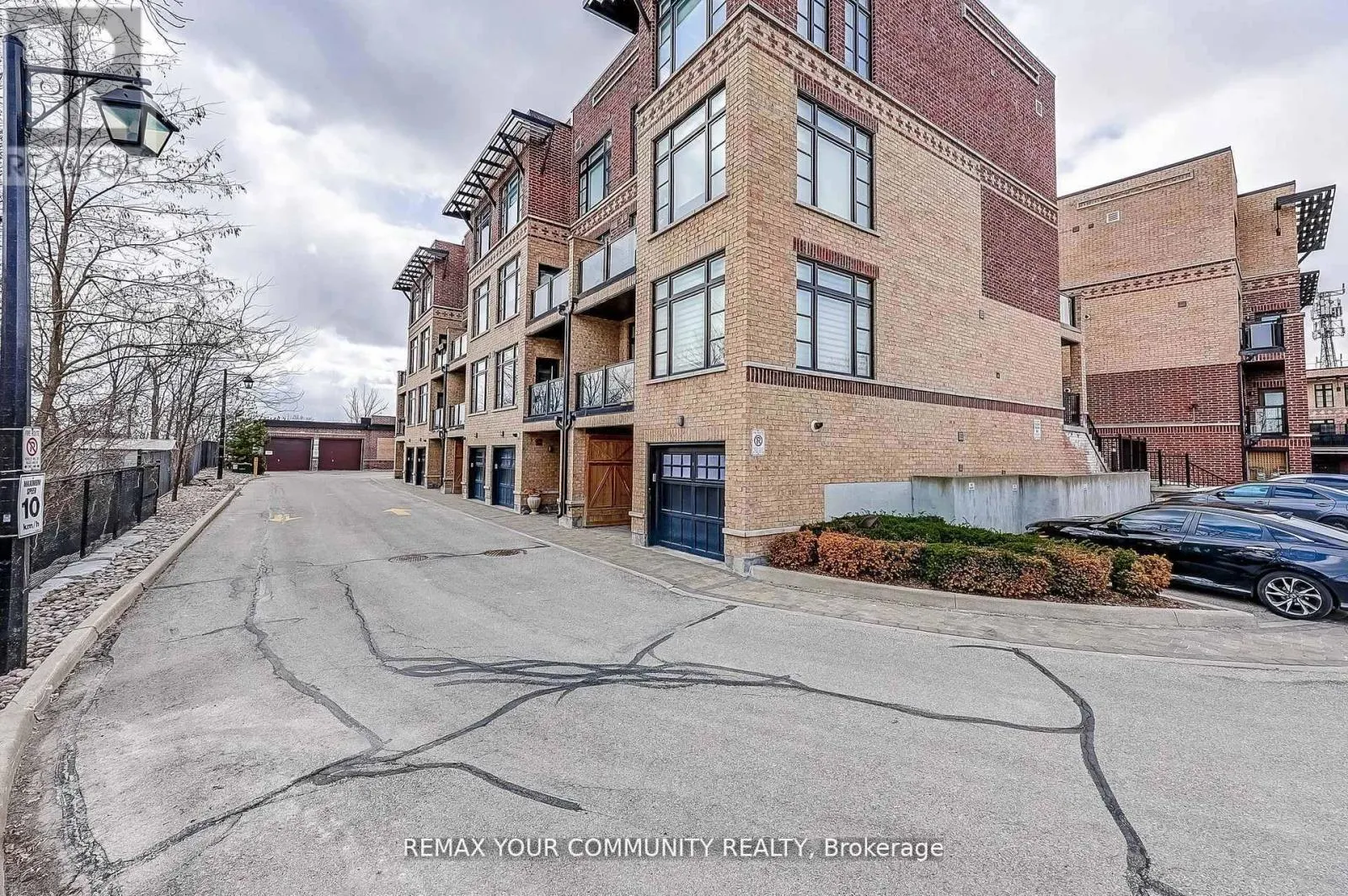 29 - 8169 KIPLING AVENUE