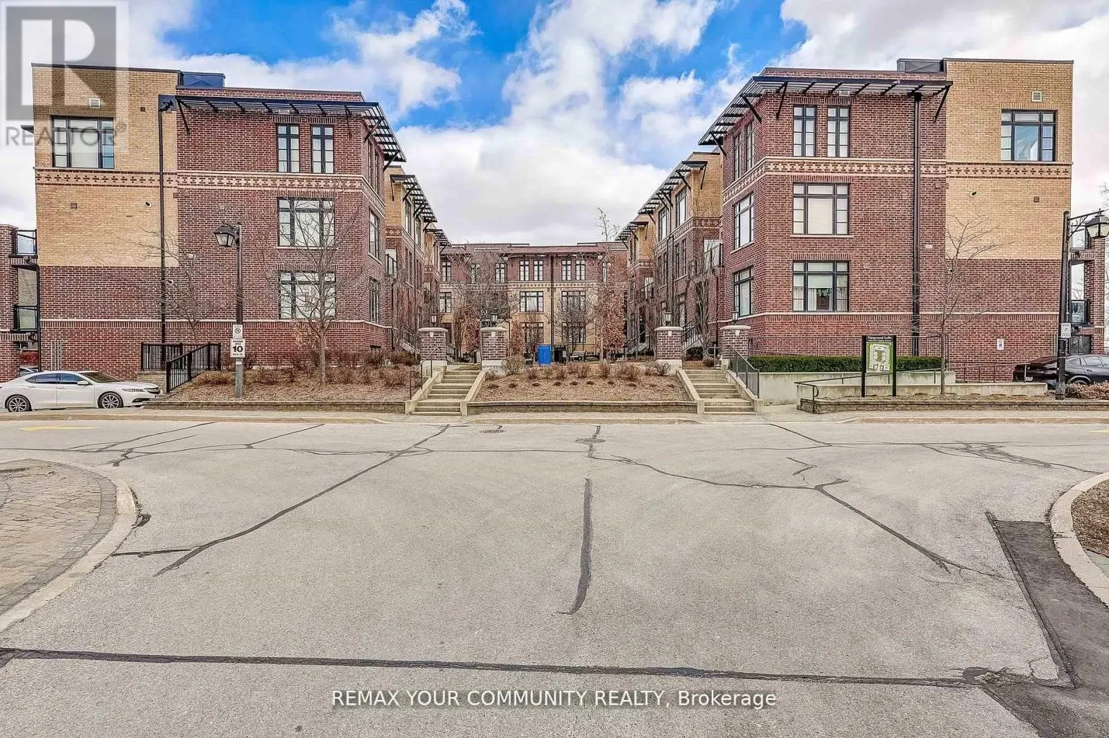 29 - 8169 KIPLING AVENUE