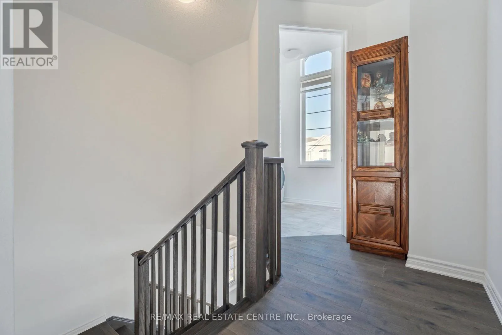 699 NEWLOVE STREET