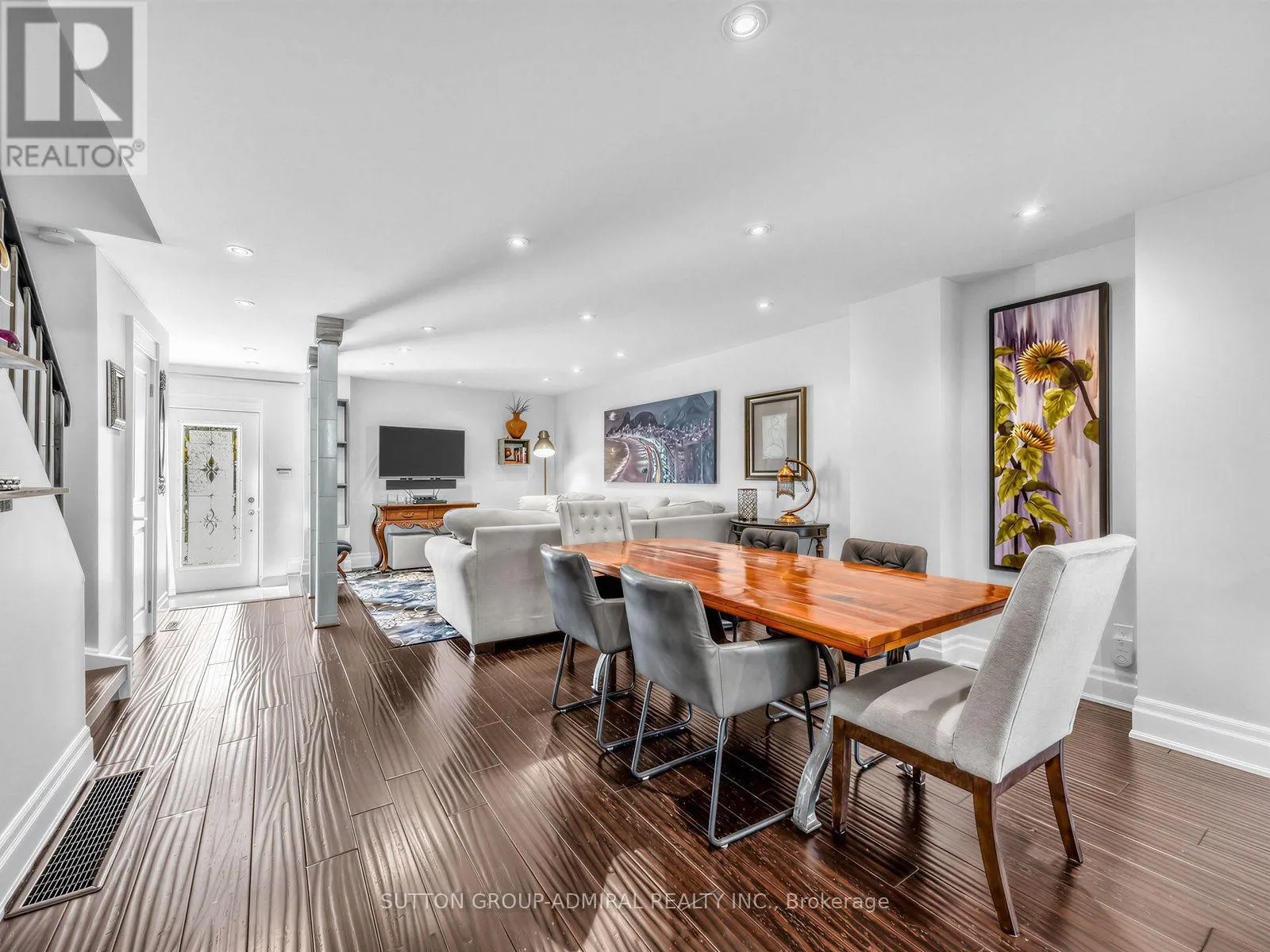 18 RIVIERA DRIVE