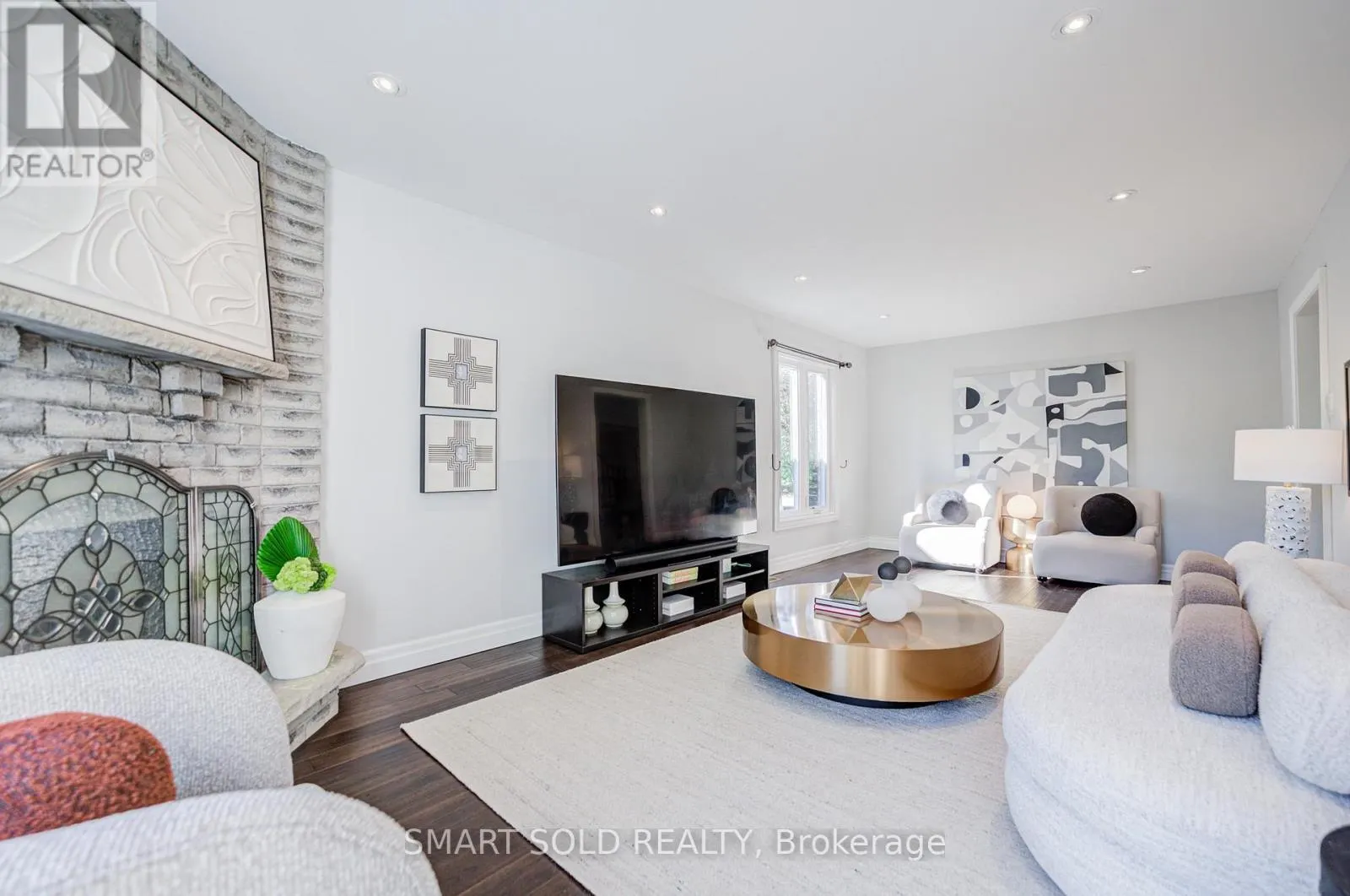 350 KIRBY CRESCENT