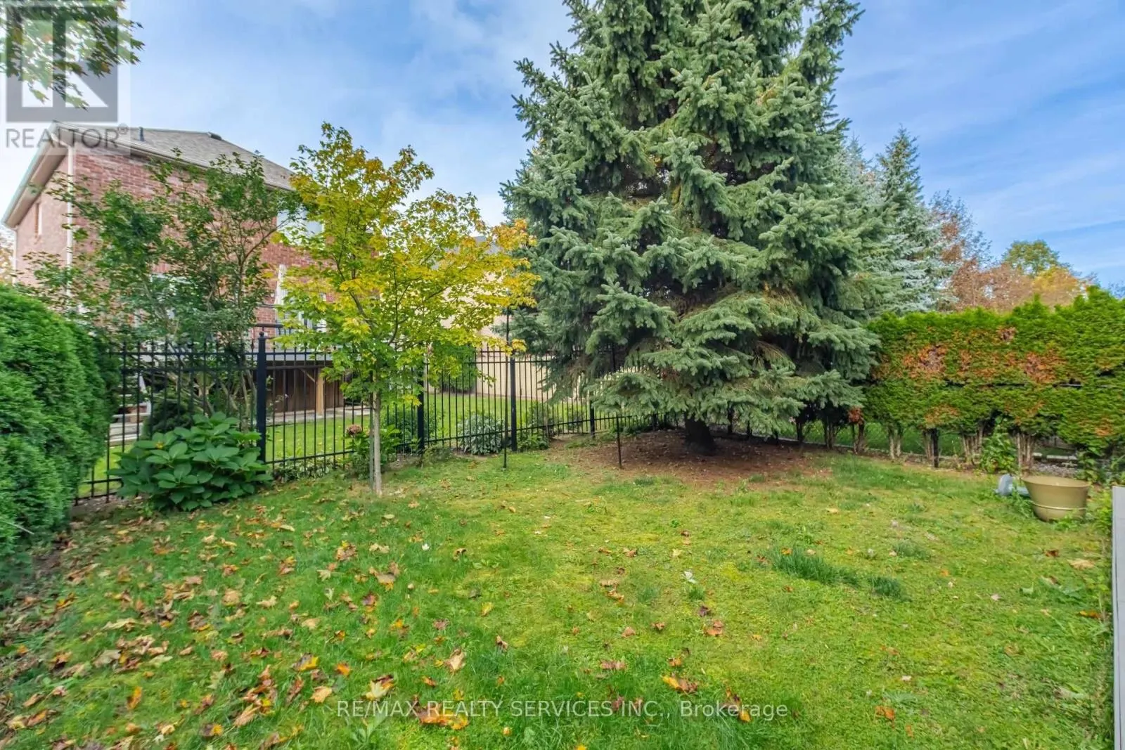 582 PLANTATION GATE
