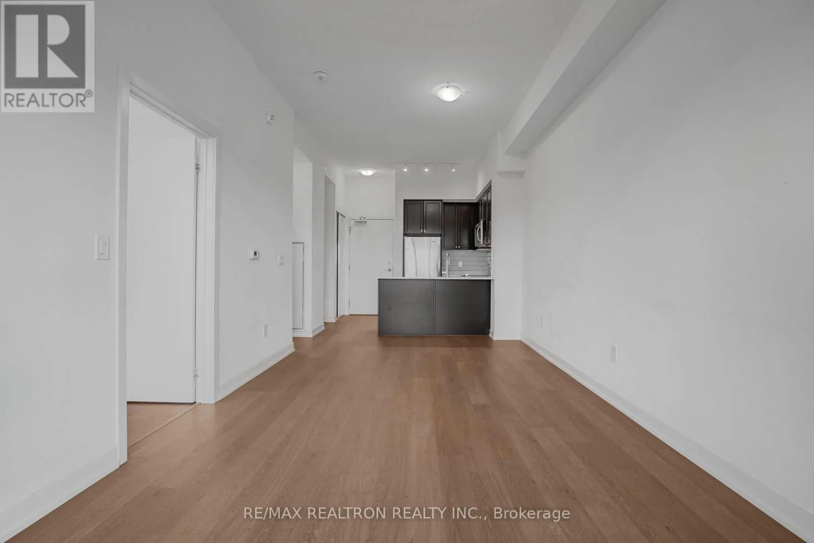 PH 446 - 555 WILLIAM GRAHAM DRIVE W