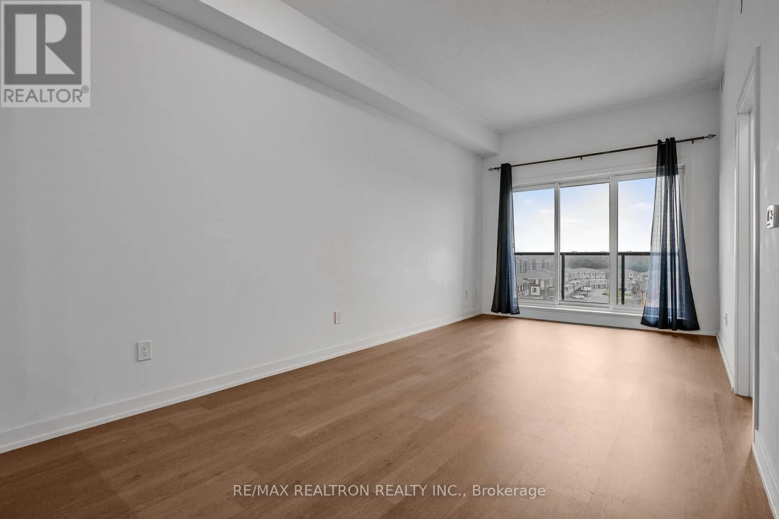 PH 446 - 555 WILLIAM GRAHAM DRIVE W