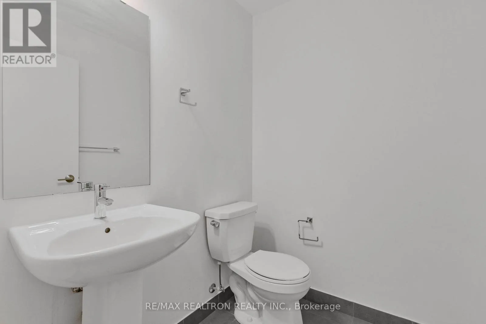 PH 446 - 555 WILLIAM GRAHAM DRIVE W