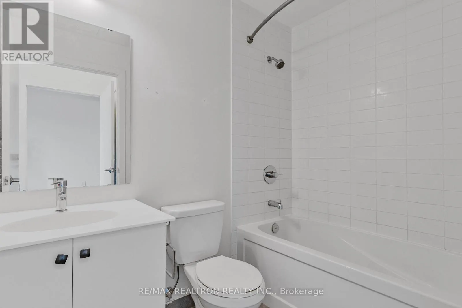 PH 446 - 555 WILLIAM GRAHAM DRIVE W