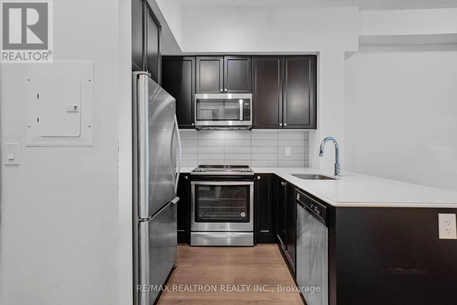 PH 446 - 555 WILLIAM GRAHAM DRIVE W