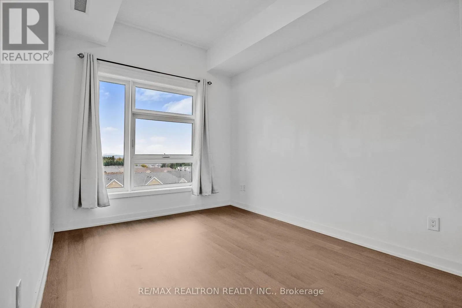 PH 446 - 555 WILLIAM GRAHAM DRIVE W