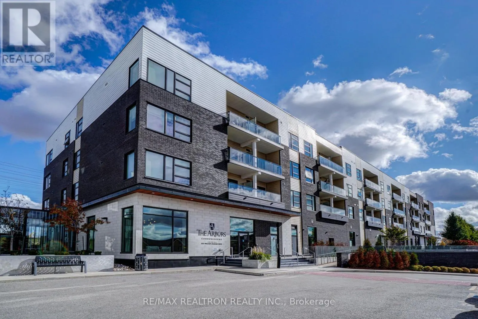 PH 446 - 555 WILLIAM GRAHAM DRIVE W
