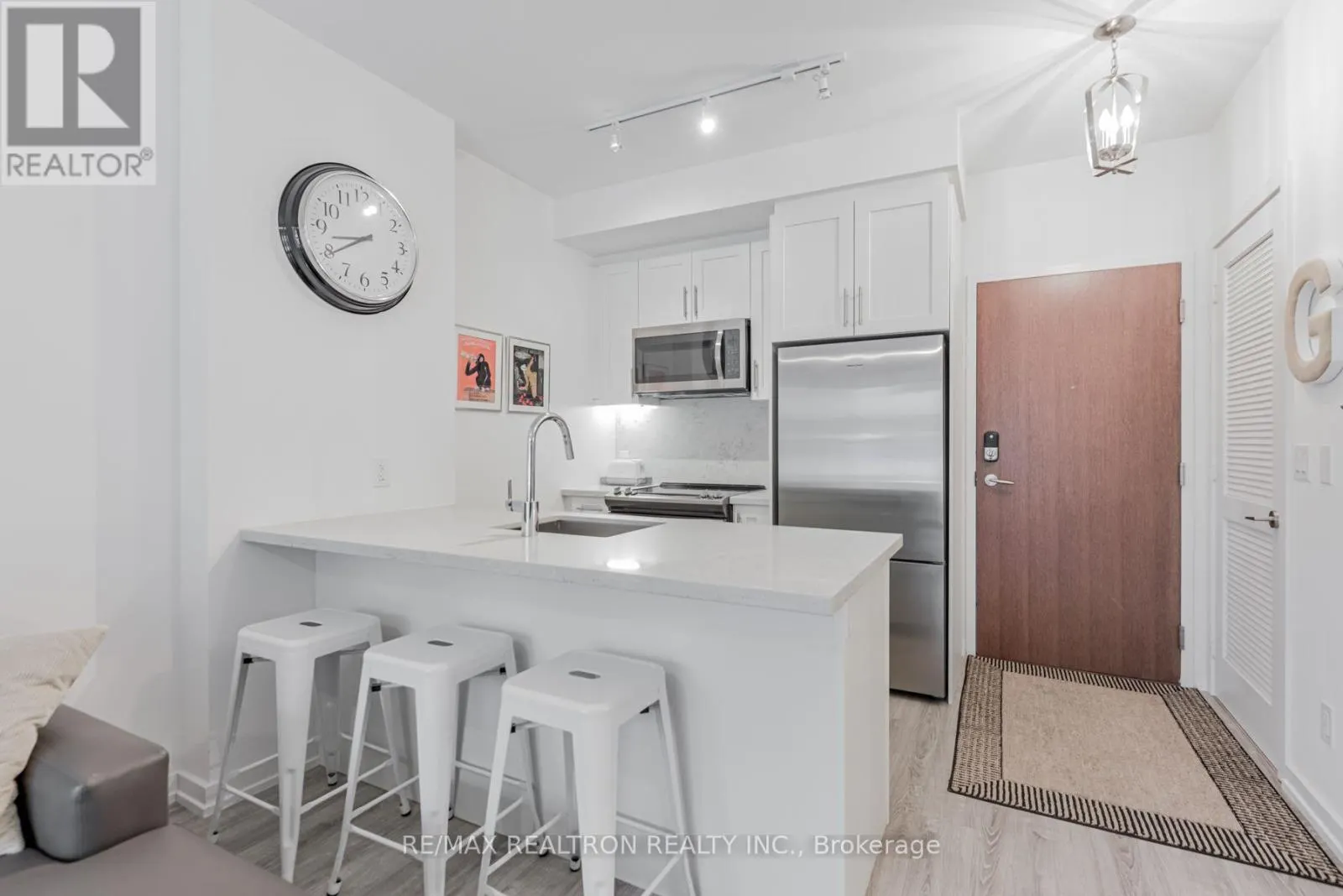 B103 - 271 SEA RAY AVENUE