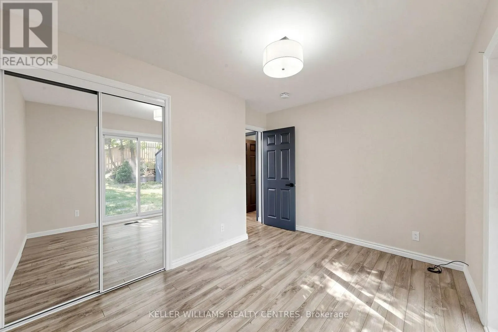 UPPER - 807 GREENFIELD CRESCENT