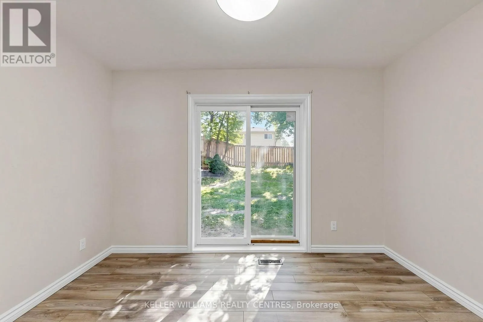 UPPER - 807 GREENFIELD CRESCENT