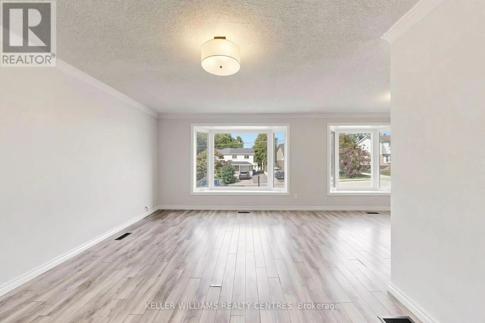 UPPER - 807 GREENFIELD CRESCENT