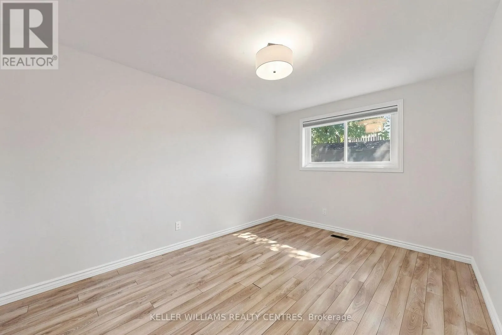 UPPER - 807 GREENFIELD CRESCENT