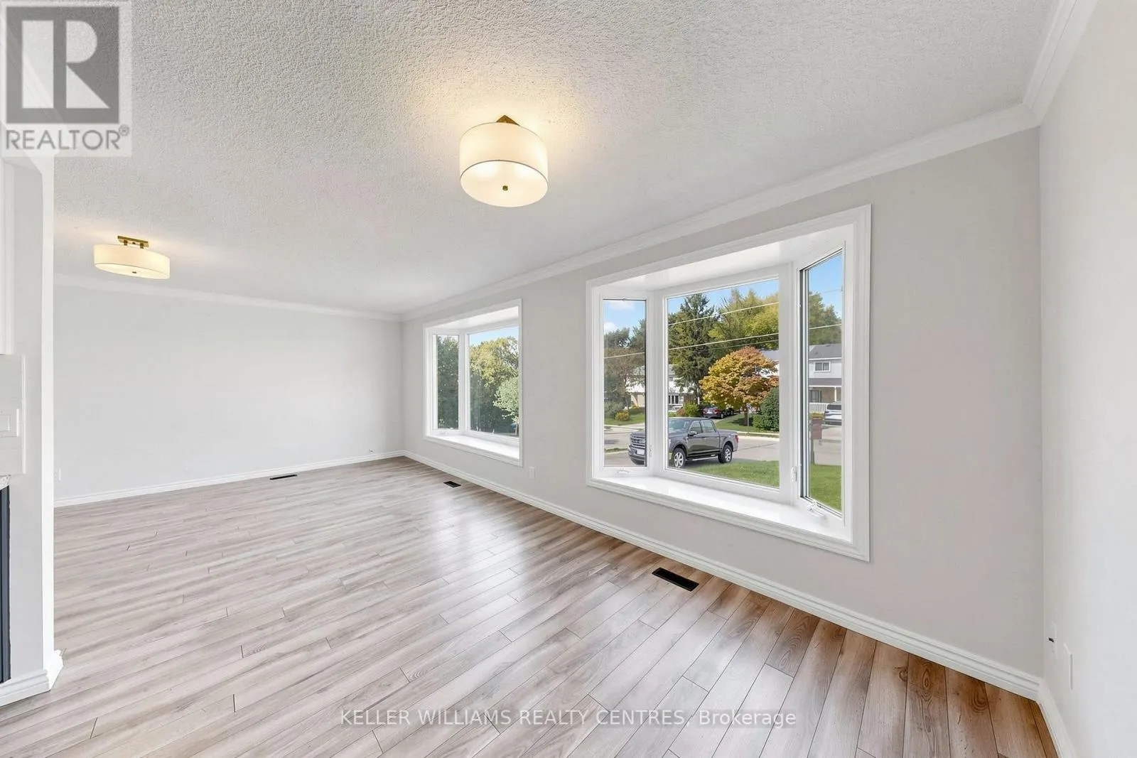 UPPER - 807 GREENFIELD CRESCENT