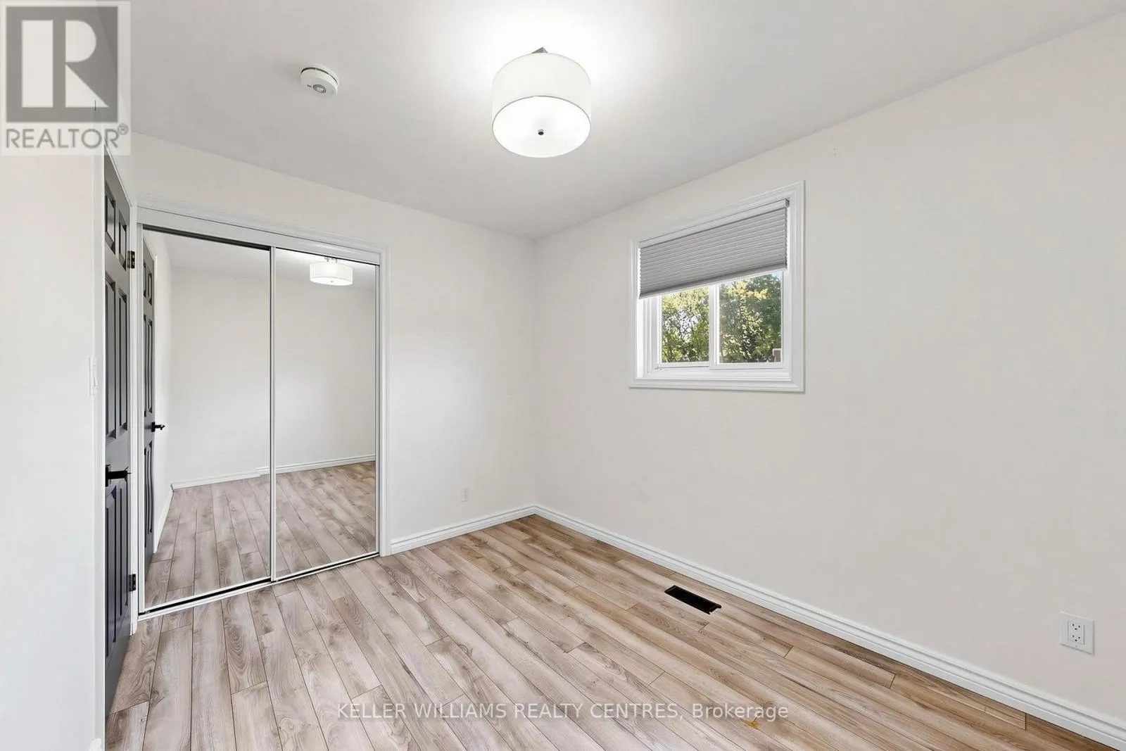 UPPER - 807 GREENFIELD CRESCENT