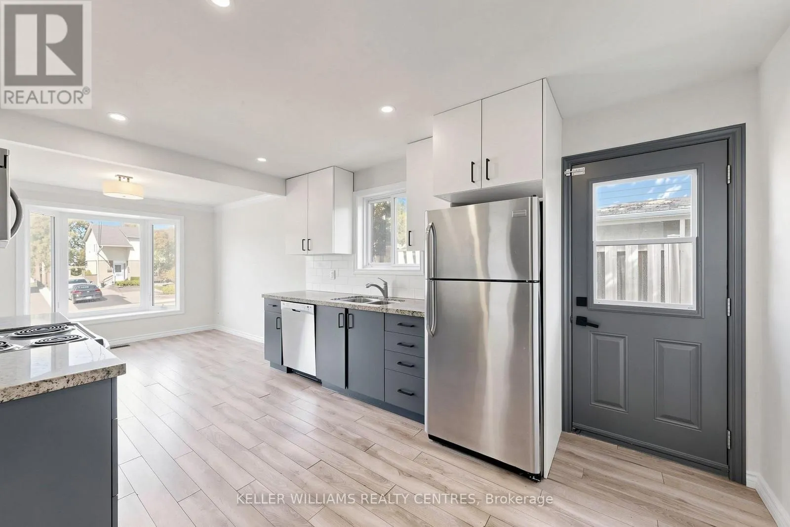 UPPER - 807 GREENFIELD CRESCENT