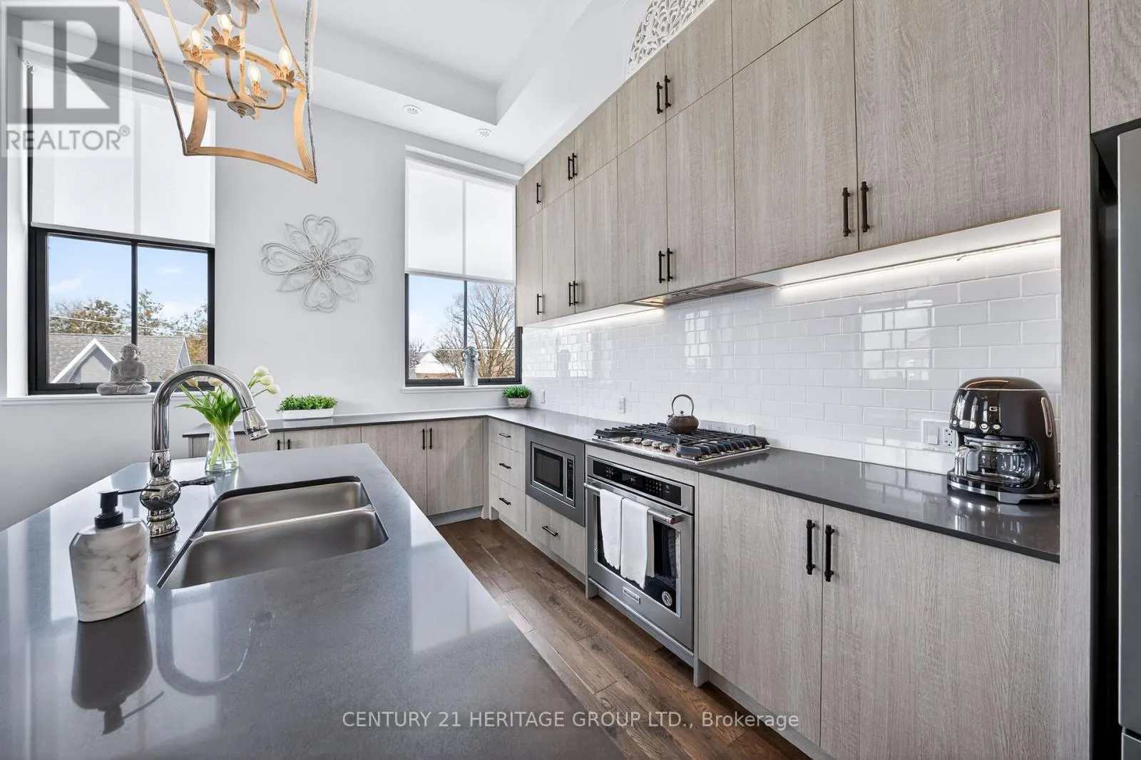 304 - 400 PARK AVENUE
