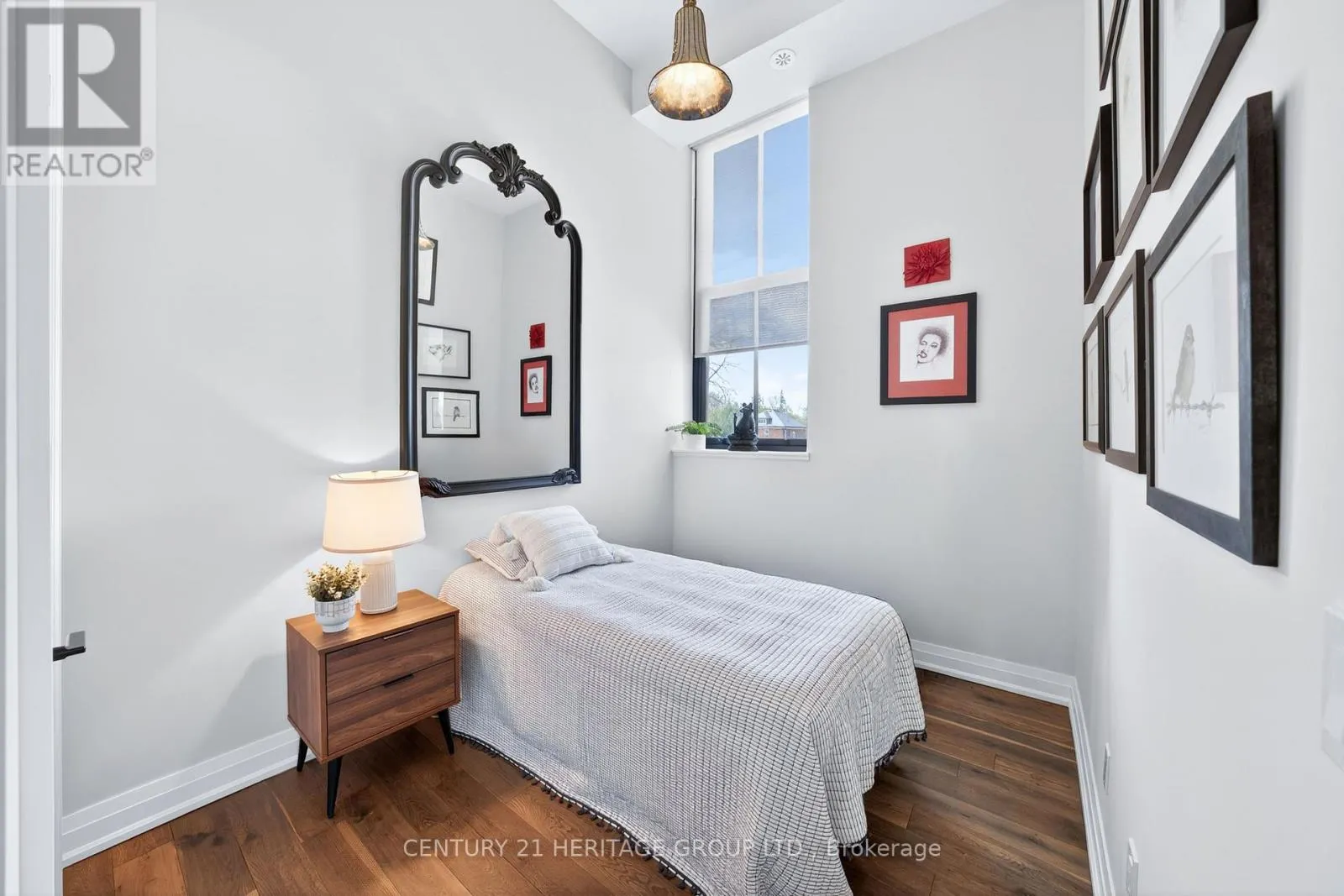 304 - 400 PARK AVENUE