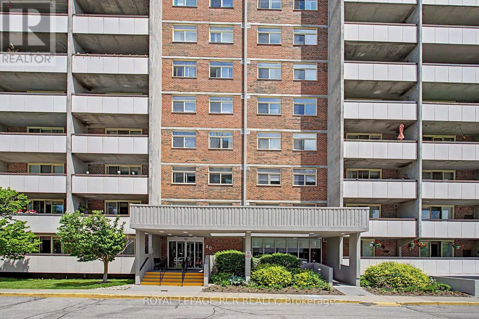 1011 - 40 WILLIAM ROE BOULEVARD