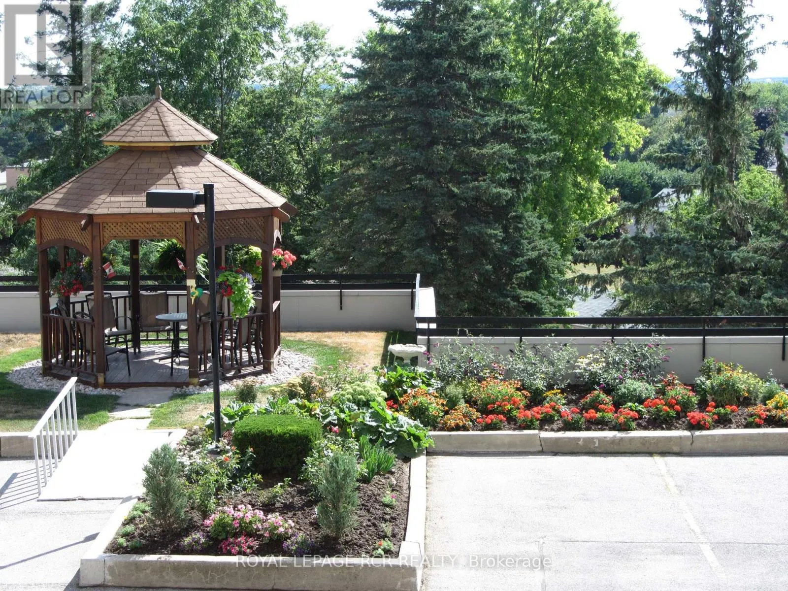 1011 - 40 WILLIAM ROE BOULEVARD