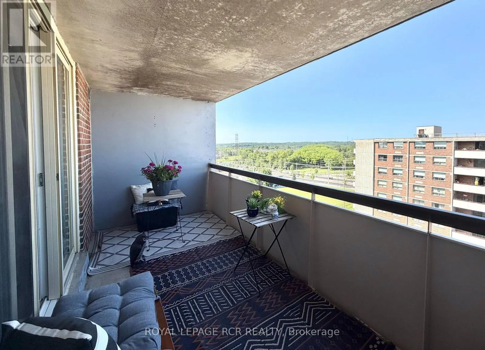 1011 - 40 WILLIAM ROE BOULEVARD