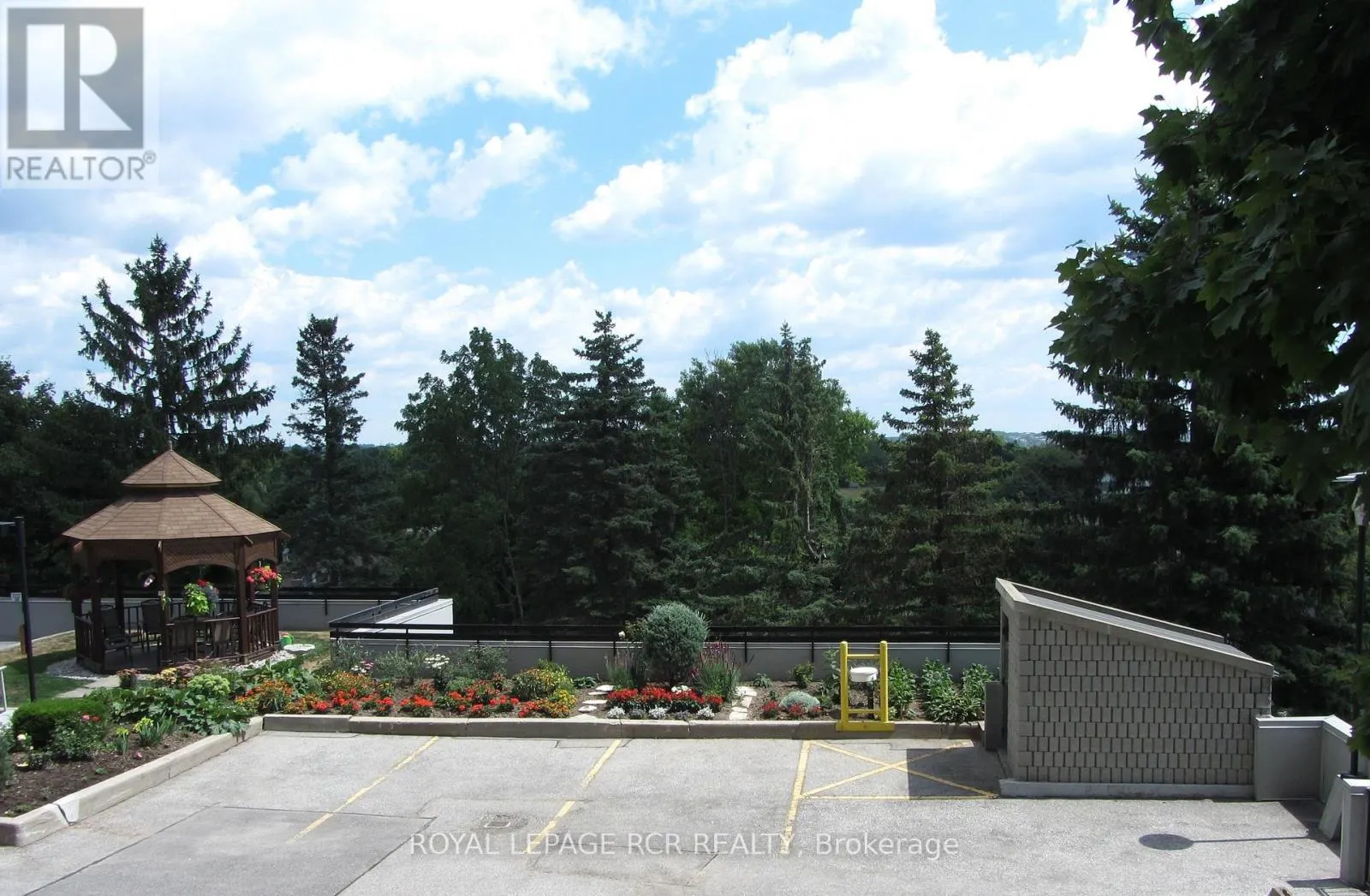 1011 - 40 WILLIAM ROE BOULEVARD