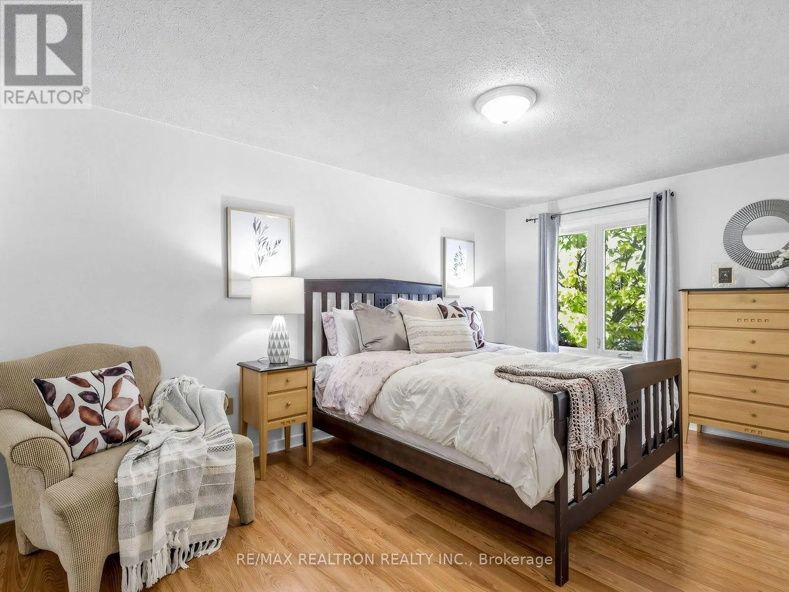 45 MCCLINTOCK CRESCENT