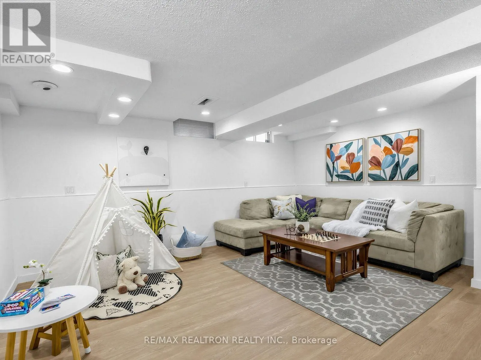45 MCCLINTOCK CRESCENT