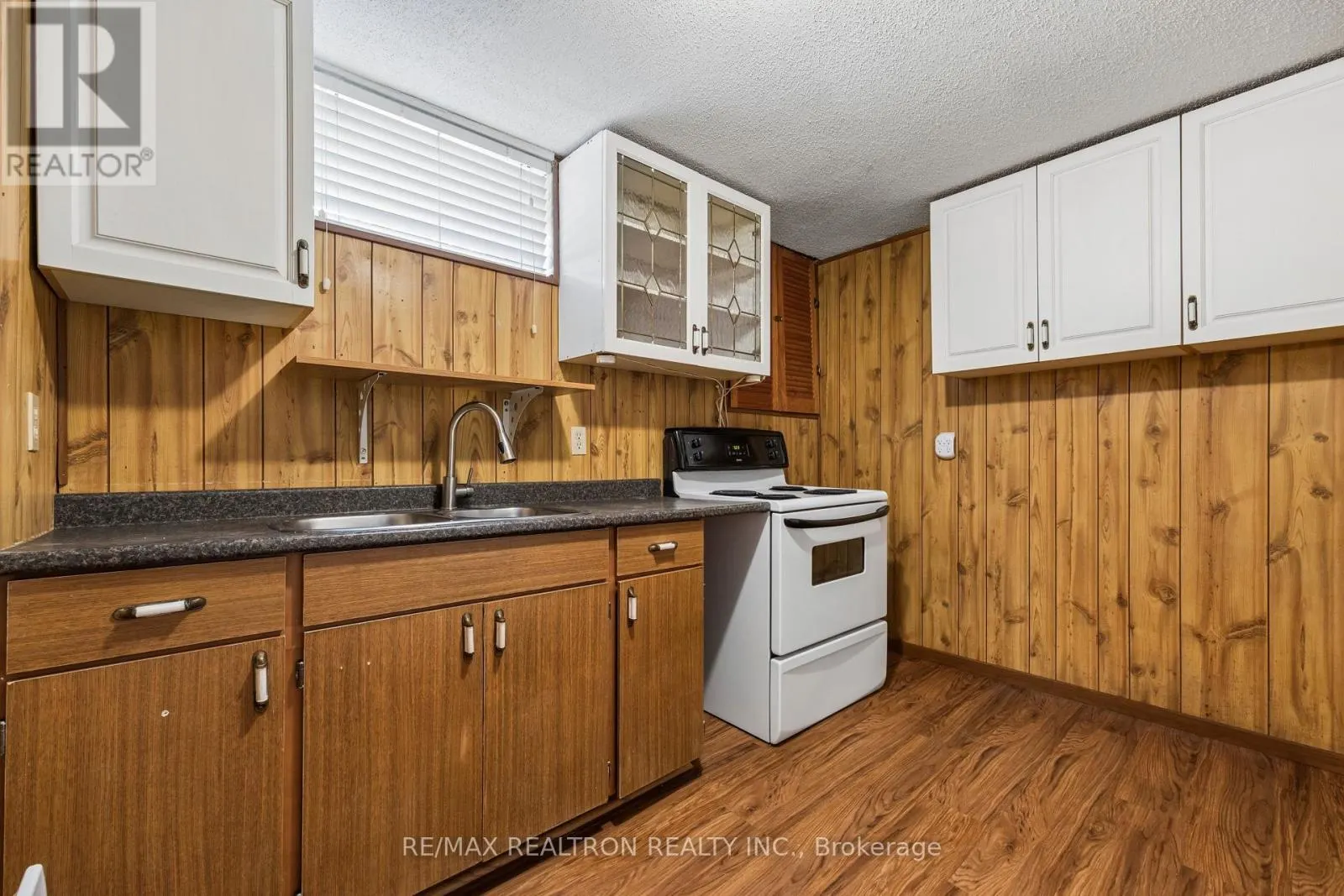 253 SILVERBIRCH DRIVE