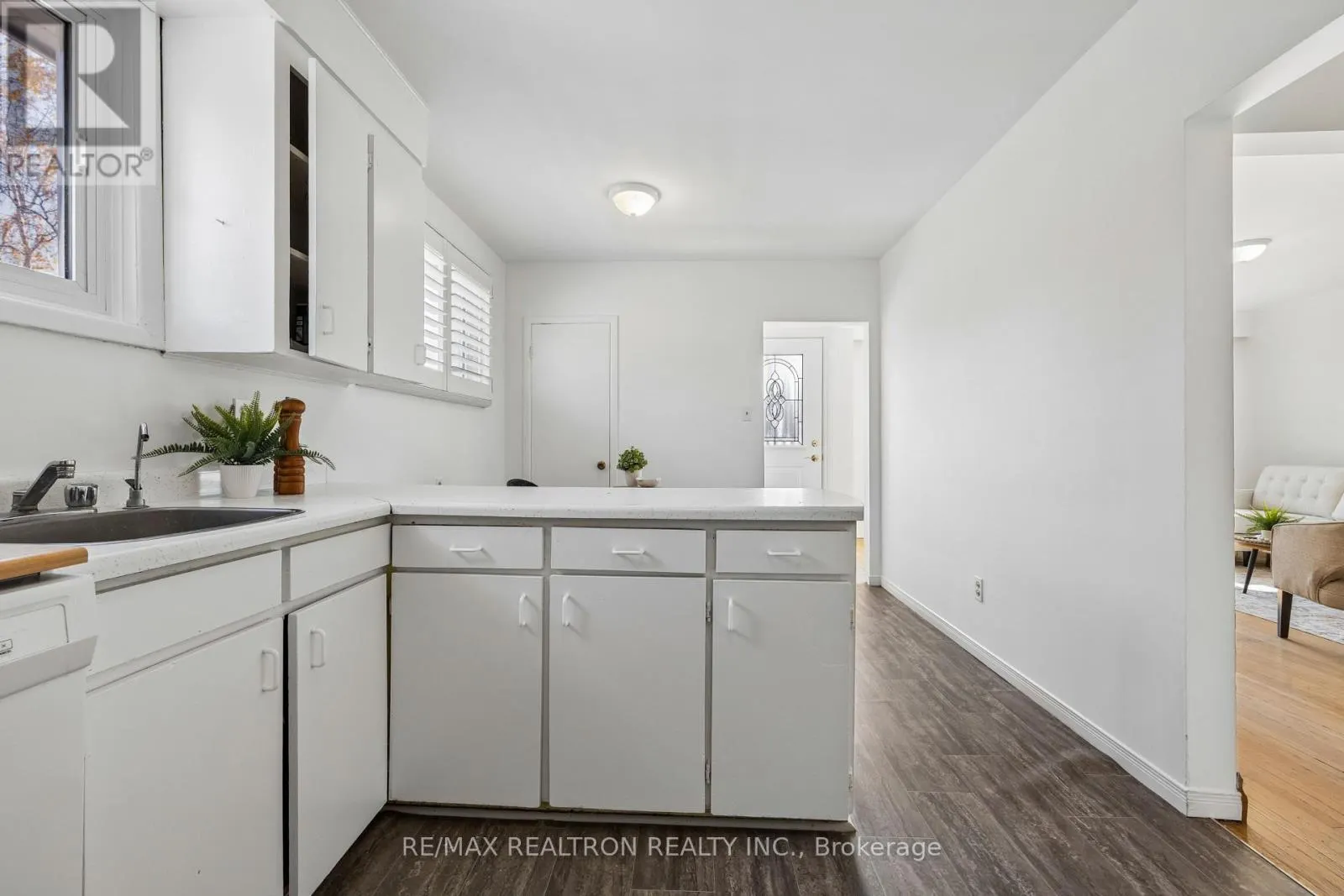 253 SILVERBIRCH DRIVE