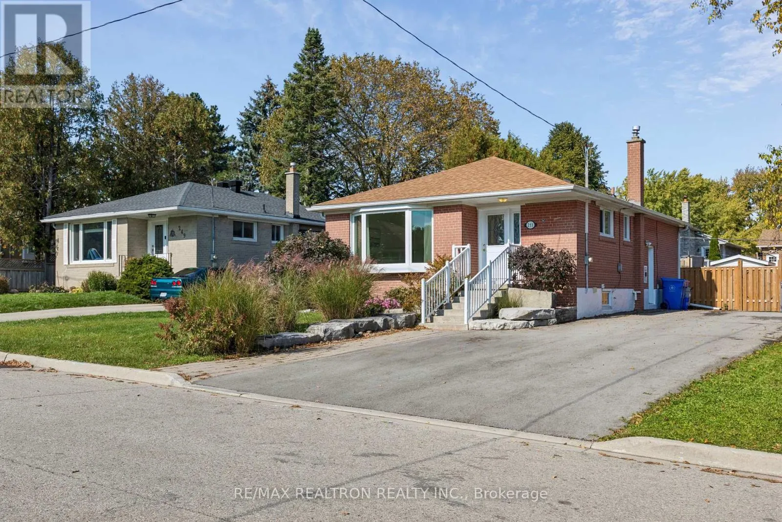 253 SILVERBIRCH DRIVE