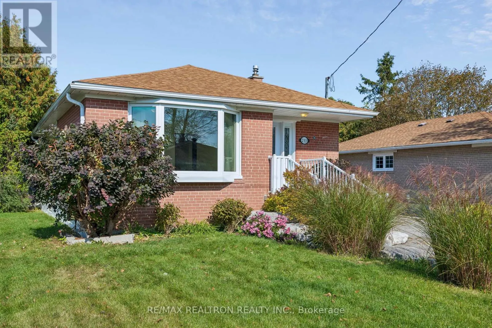 253 SILVERBIRCH DRIVE