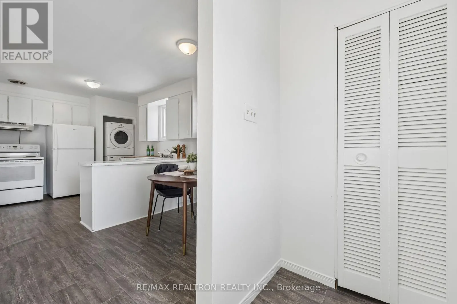 253 SILVERBIRCH DRIVE